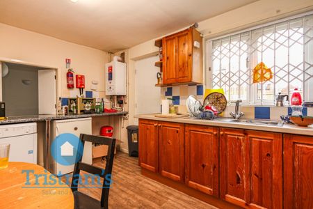 4 bed Detached House for Rent - Photo 3