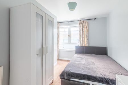 4 bedroom flat to rent - Photo 5