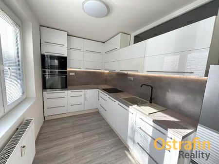Pronájem moderního a prostorného bytu 3+1 v Ostravě – Porubě, ul. Karla Pokorného. - Photo 2