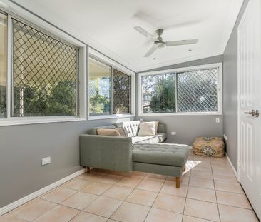 Spacious Five-Bedroom Home with Dual Bathrooms & Large Yard - Photo 1