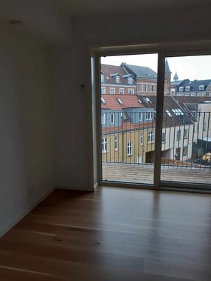 Lækker lejlighed på Frederiksbjerg med altan - Foto 1