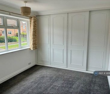 2 bedroom semi-detached house to rent - Photo 2