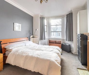 3 bedroom flat to rent - Photo 4