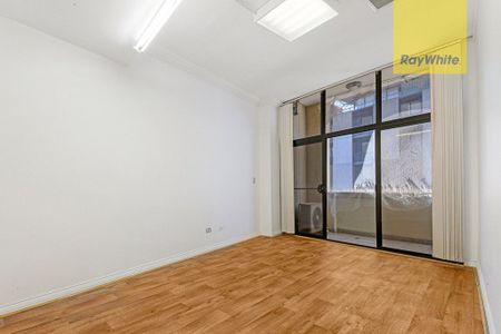 Spacious Apartment Opposite Westfields - Ideal for Residential or Commercial Use - Photo 5