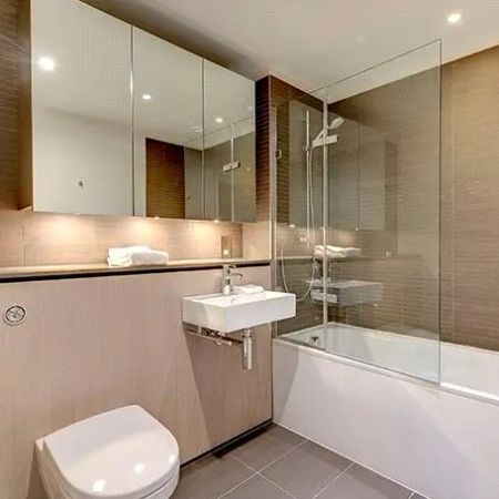 3 bedroom flat in London - Photo 4