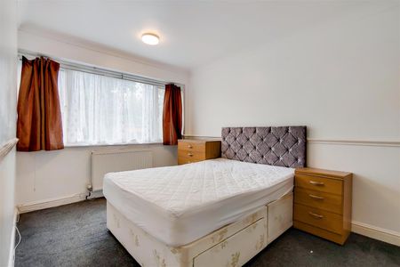 Terraced House To Let - Photo 2