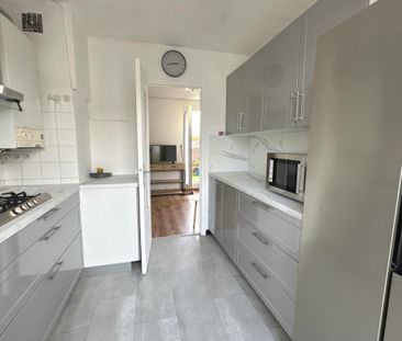 A LOUER APPARTEMENT T2 MEUBLE AVEC GARAGE BEZIERS - Photo 3