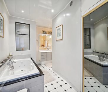 Appartement à louer Paris 16Ème, Paris Rive Droite, France2 980 EUR... - Photo 2