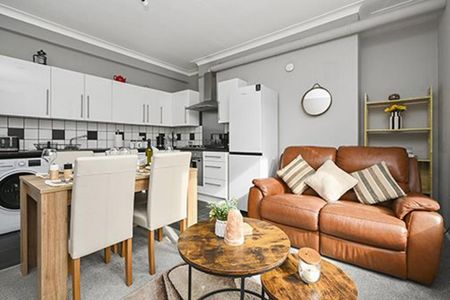 4 bedroom flat to rent - Photo 3