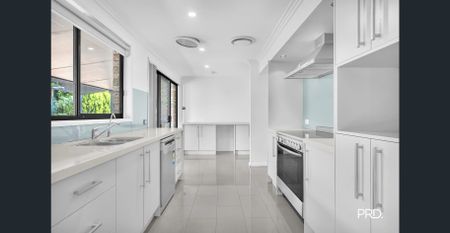 STUNNING FOUR BEDROOM FAMILY HOME - Photo 2