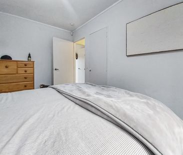 Private & Peaceful Three bedroom home! - Photo 5