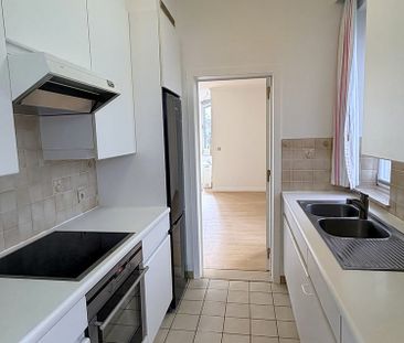 Ruim en lichtrijk appartement (ca. 100m2) met autostaanplaats centr... - Photo 2