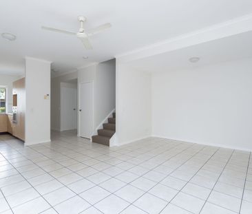 BEAUTIFUL REFRESHED TOWN-HOUSE OVERLOOKING QUIET CONSERVANCY IN MAN... - Photo 2