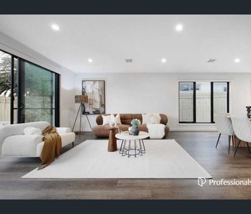 Brand New! - Spacious Family Home in Bentleigh East – Ideal for Mod... - Photo 1