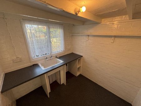 2 bedroom semi-detached bungalow to rent - Photo 3