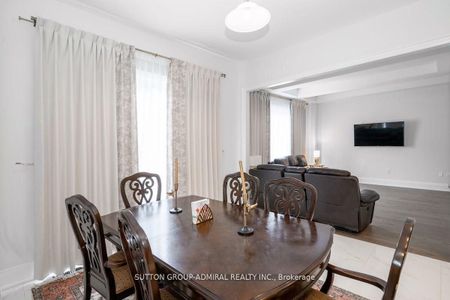 For Lease - 42 Solar Street, Richmond Hill, Ontario - Photo 5