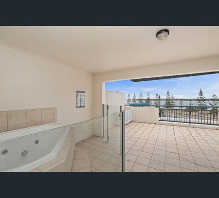 312/392-398 Marine Parade, Labrador, Qld 4215 - Photo 4