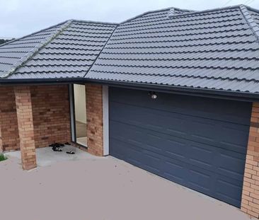 Large Family home with two viewing decks - Photo 5