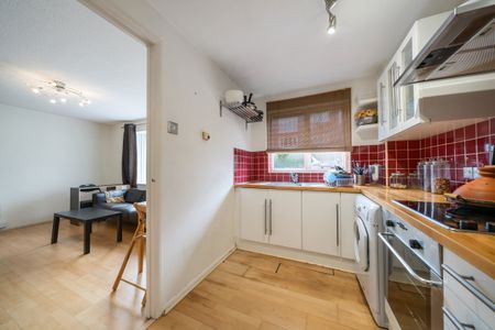 Crowthorne Close, Southfields, London, SW18 - Photo 4