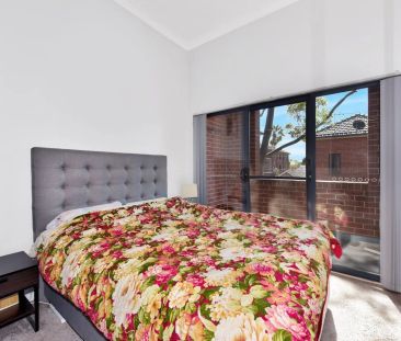 Modern Townhouse in Prime Ashfield Location - Photo 3