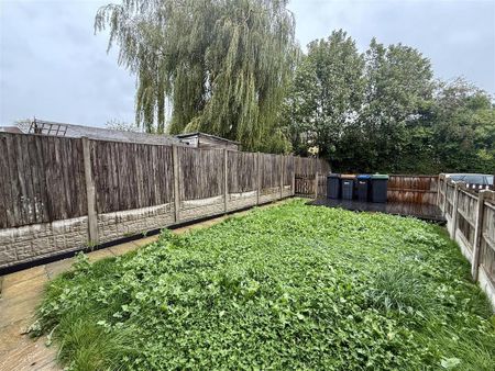 2 bedroom semi-detached house to rent - Photo 4