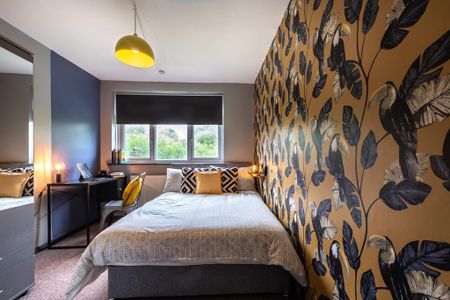 4 bedroom semi-detached house to rent - Photo 2