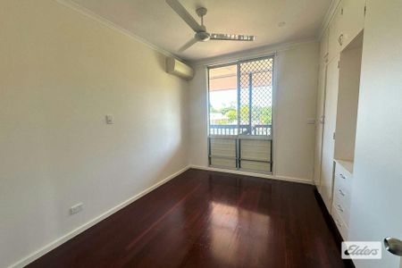 Spacious & Secure 3-Bedroom Home – Walk to Schools! - Photo 3