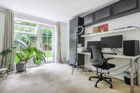 4 bedroom detached house to rent - Photo 4