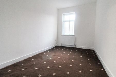 4 bedroom flat to rent - Photo 3