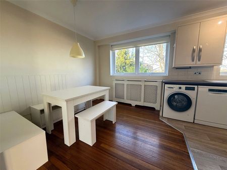 Grove Avenue, Epsom, Surrey, KT17 4DU - Photo 2