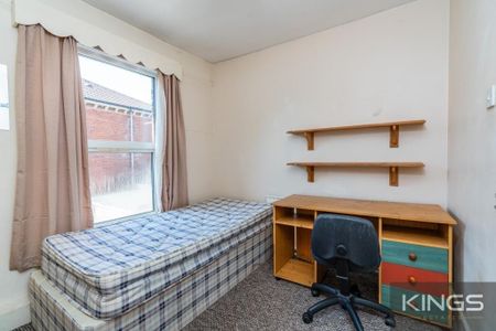 6 bedroom semi-detached house to rent - Photo 3