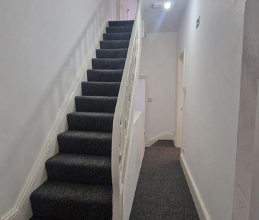 4 bedroom flat to rent - Photo 4