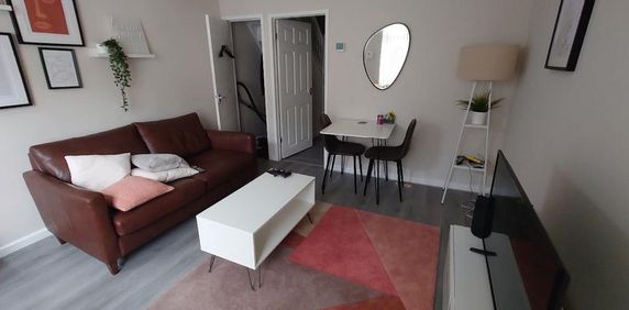 2 bedroom terraced house to rent - Photo 2