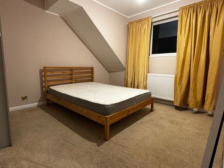 2 Bed Flat, Ruskin Way, SW19 - Photo 3