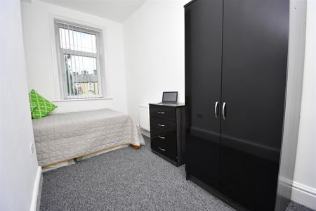 1 bed house share to rent in Coal Clough Lane, Burnley, BB11 - Photo 5