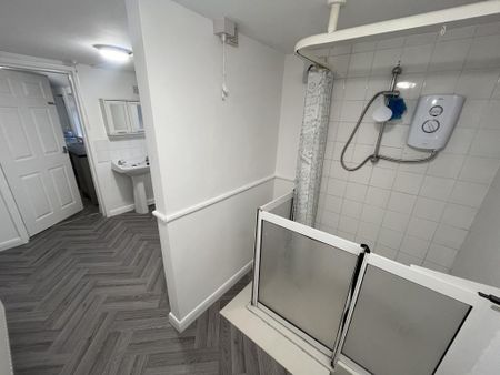 4 bedroom terraced house to rent - Photo 5