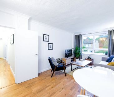 Whitlock Drive, London, SW19 - Photo 2