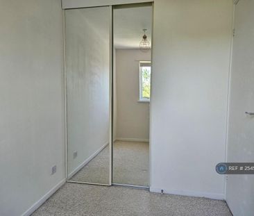 2 bedroom semi-detached house to rent - Photo 5