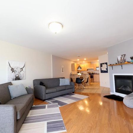 CONDO ENTIÈREMENT MEUBLÉ TOUT INCLUS SECTEUR TRANQUILLE BIEN SITUÉ - Photo 3