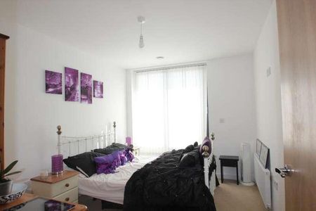 Addlestone, Surrey, KT15 - Photo 2