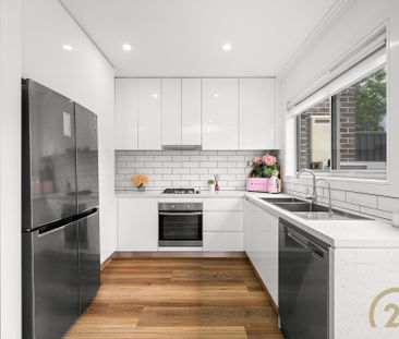 Modern 3 Bedroom Townhouse in Convenient Casula Location! - Photo 6
