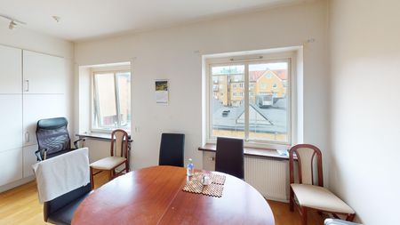 Trollgatan, Trollhättan - Photo 2