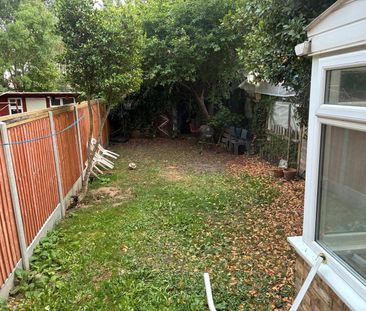 3 Bed Terraced House, Stokes Road, E6 - Photo 6