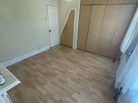 2 Bedroom House - Terraced To Let - Photo 5