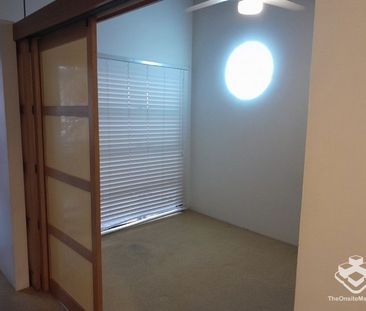 LOCATION! LOCATION! - Photo 2