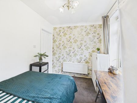 4 bedroom terraced house to rent - Photo 4