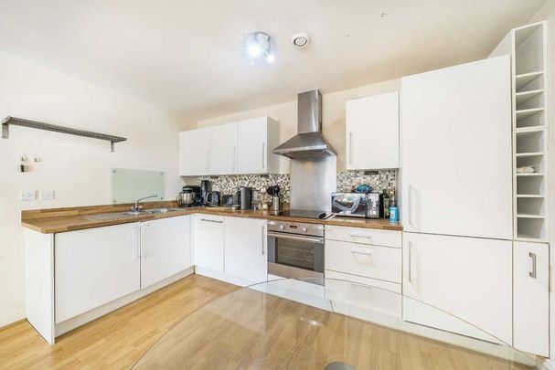 2 bedroom flat to rent - Photo 1