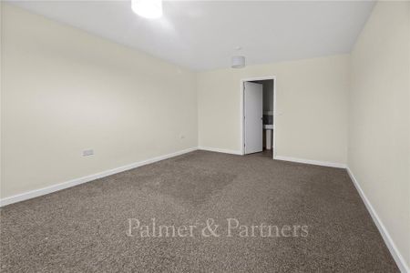4 bedroom apartment to rent - Photo 3