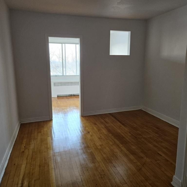 À louer 1400$ – 4 ½ au 2865 Place Darlington, Côte-des-Neiges - Photo 1