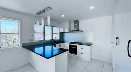 Large family home with 4 heatpumps in Mt Welli... - Photo 5